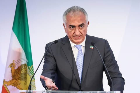  Reza Pahlavi, the son of Iran's toppled Shah Mohammad Reza Pahlavi, speaks during a news conference, June 23, 2025 in Paris.