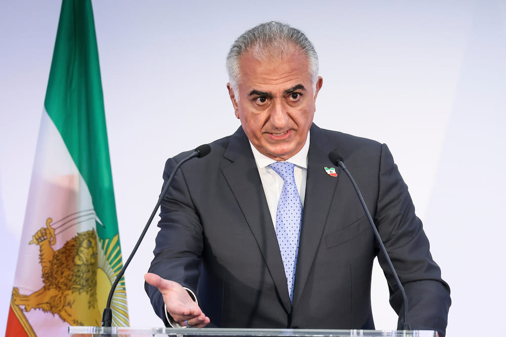  Reza Pahlavi, the son of Iran's toppled Shah Mohammad Reza Pahlavi, speaks during a news conference, June 23, 2025 in Paris.