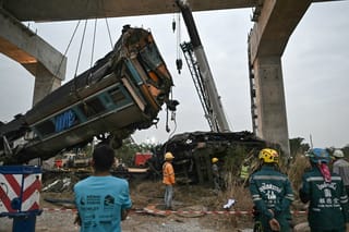 Thailand crane collapses onto train, killing 32