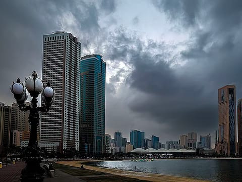 UAE weather: Shifting winds, rough seas, and falling temperatures, unsettled conditions