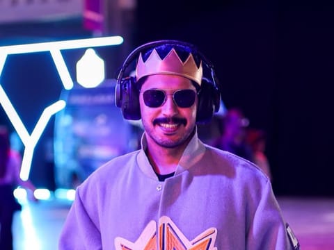 In 2020, Mohammed Mohammed began streaming on Twitch. 