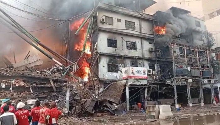 Death toll has reportedly increased to 14 at Karachi's Gulf Plaza fire.