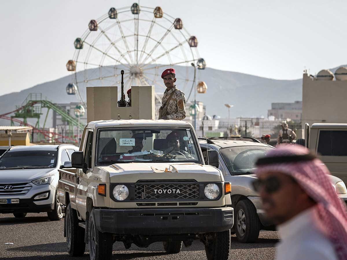Saudi-backed Yemeni forces in the city of Mukalla in Yemen's coastal southern Hadramawt province. 