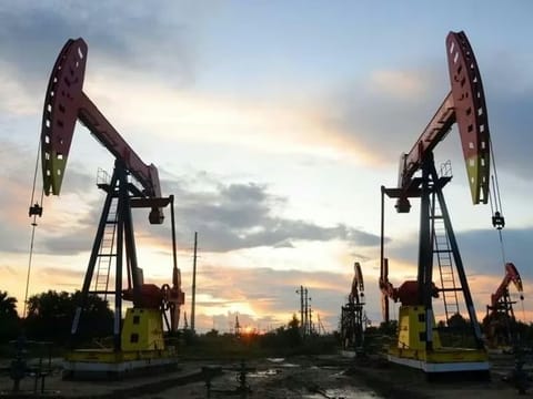 Oil prices stay above $100 after Hormuz clashes keep fuel cost fears alive
