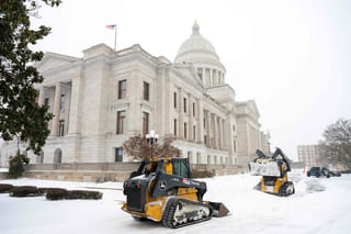 Massive US winter storm cancels flights, cuts power nationwide