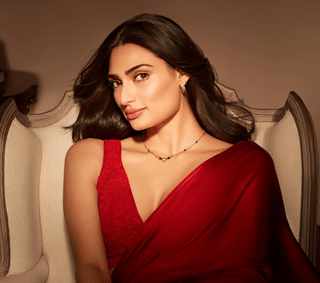 Athiya Shetty mistakenly put Asha Bhosle's late sister Lata Mangeshkar, another beloved singing icon, in her tribute picture