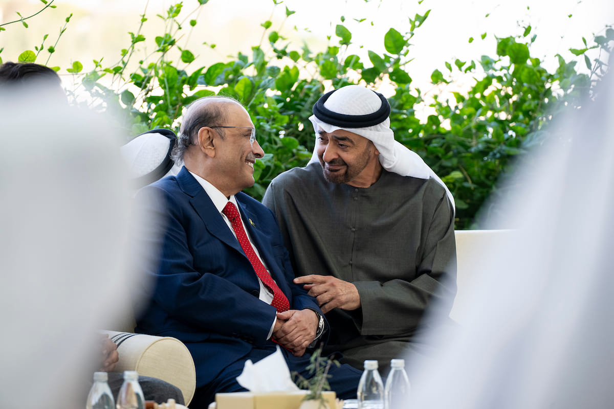 Sheikh Mohamed bin Zayed  (R) meets with Asif Ali Zardari
