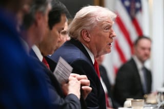 Trump hosts Cabinet meeting as Democrats threaten partial shutdown over ICE reform