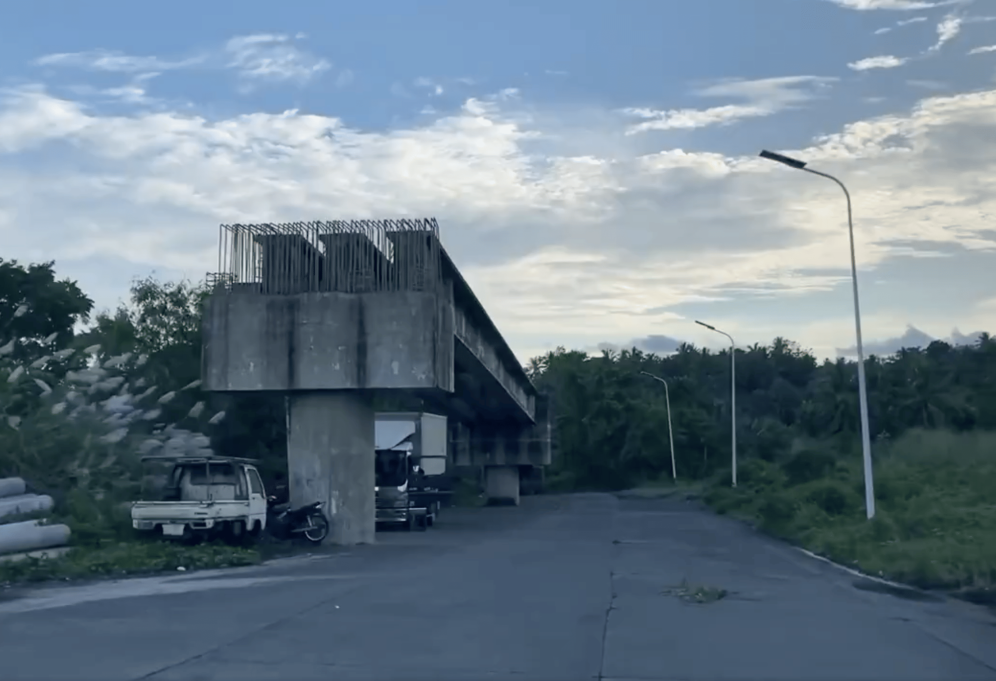 During an on-site inspection on February 1, 2026, Philippine Department of Public Works and Highways (DPWH) Secretary Vince Dizon expressed dismay over the stagnation of this Malabog flyover in Albay project, which has plagued locals for nearly five years despite a hefty ₱159 million budget allocation. The 700-metre flyover, intended to ease traffic congestion along the Maharlika Highway, remains only 12% complete, with unfinished pillars standing as stark reminders of inefficiency. 