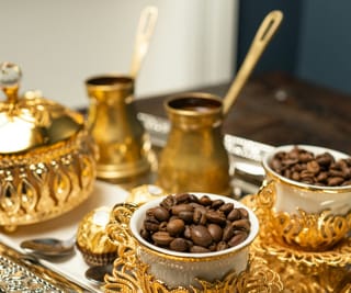 Emirati serves heritage-inspired coffee at World Governments Summit