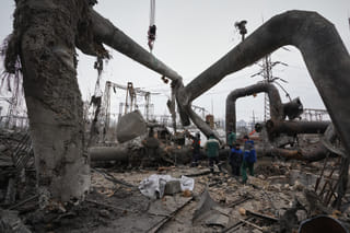 Russia and Ukraine hold a second day of US-brokered peace talks in Abu Dhabi