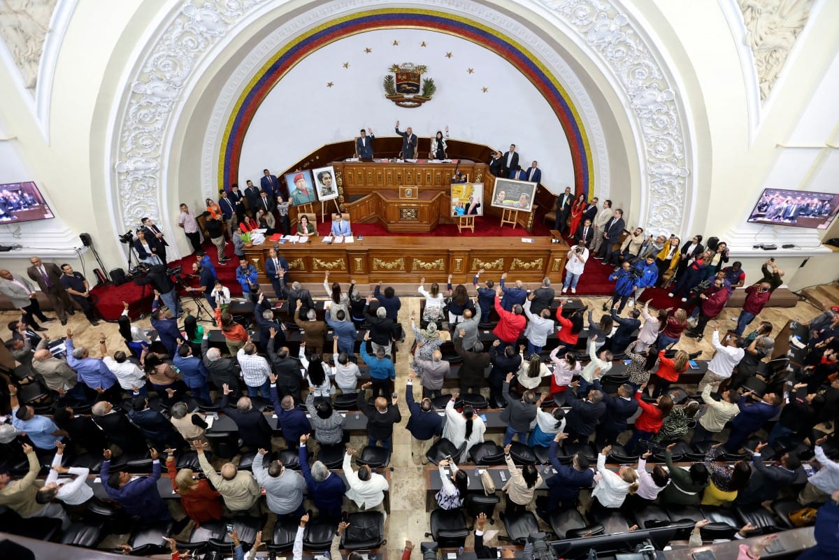 Members of Venezuela's National Assembly vote to approve the amnesty bill proposed by Venezuela's interim president, Delcy Rodríguez, in Caracas, on February 5, 2026.