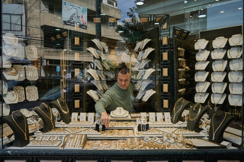 Dubai gold slips again. Buyers weigh next move.