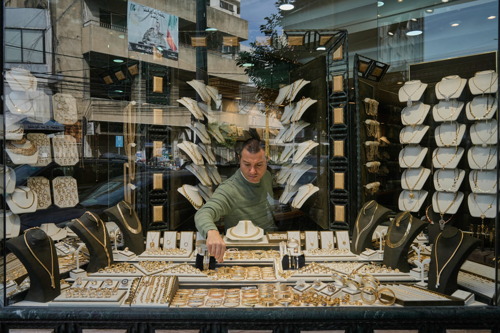 Dubai gold slips again. Buyers weigh next move.