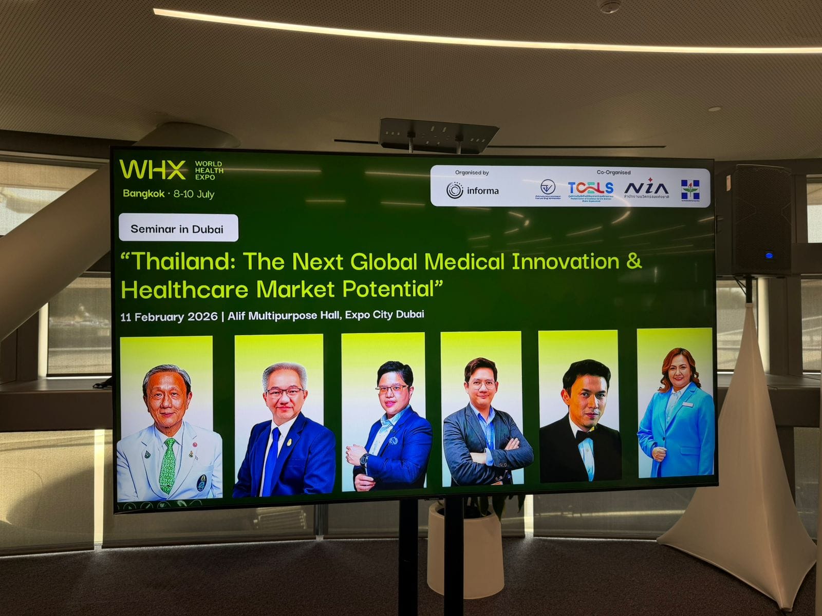 (From left to right) Prof. Dr. Prasit Watanapa, M.D., Prof. Dr. Sukit Limpijumnong, Dr. Krithpaka Boonfueng, Tanapon Wongkaew, Asst. Prof. Korpong Rookkapan, M.D., and Rungphech Chitanuwat