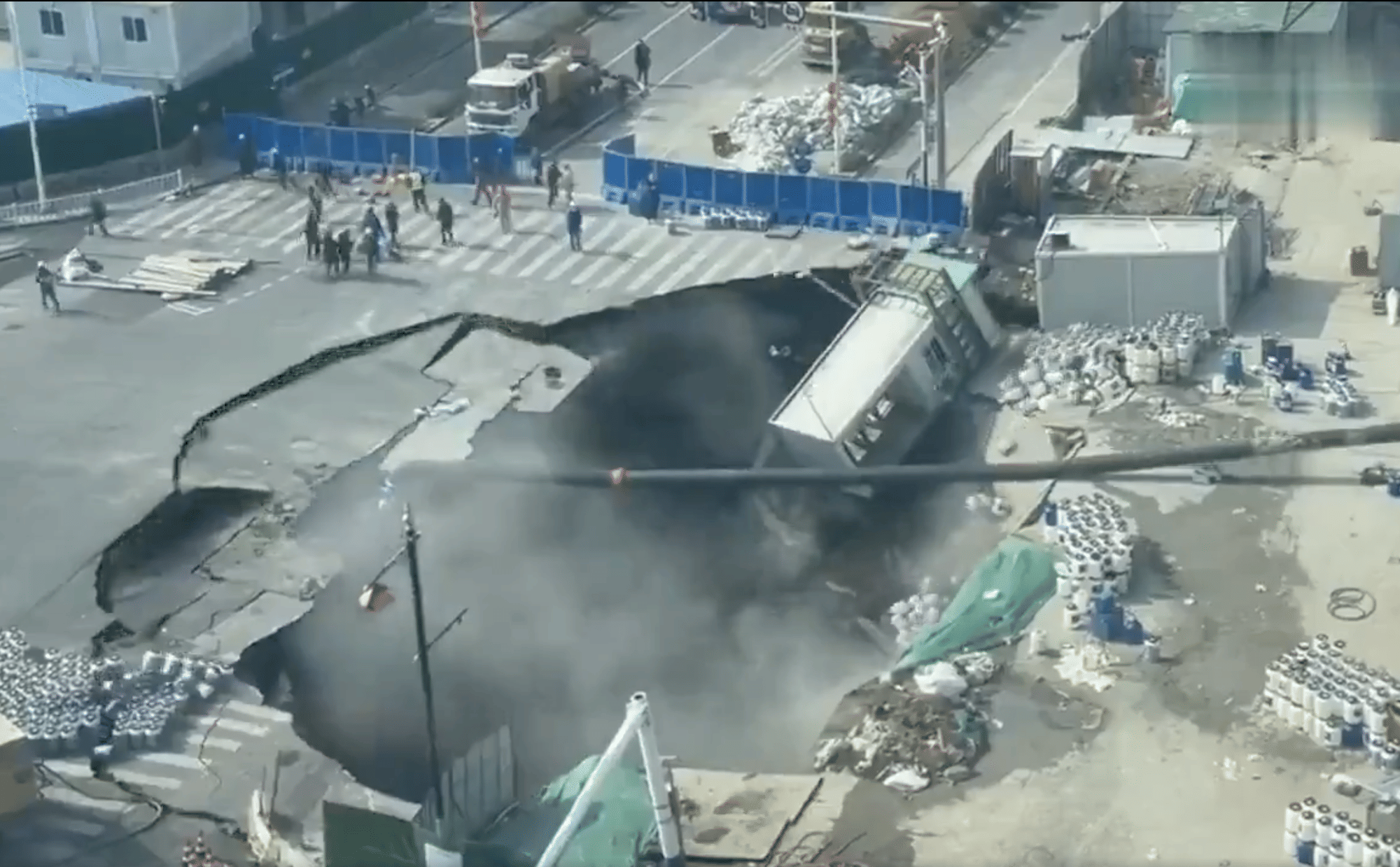 The massive sinkhole swallowed the intersection of Qixin Road and Li'an Road in Shanghai's Minhang District on the morning of February 12, 2026, as reported by local media. 