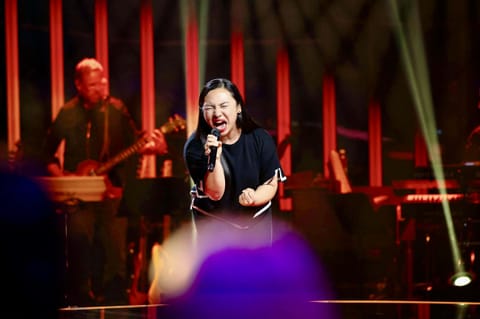 Apple Grace during her audition performance in The Voice of Finland