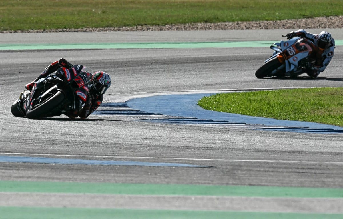 Aprilia Racing's Italian rider Marco Bezzecchi (L) and Trackhouse MotoGP's Spanish rider Raul Fernandez (R) compete during the MotoGP Thailand Grand Prix at the Buriram International Circuit in Buriram on March 1, 2026.