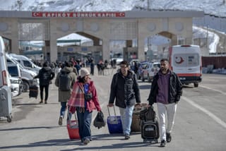 Iranians flee Tehran as conflict fears push families toward Turkey