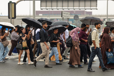 Traffic jam due to a breakdown or adverse weather? The UAE Labour Law has three exceptions where your travel time must be counted as paid work.