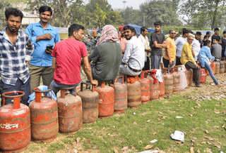 LPG curbs trigger panic bookings, disruptions across Indian cities
