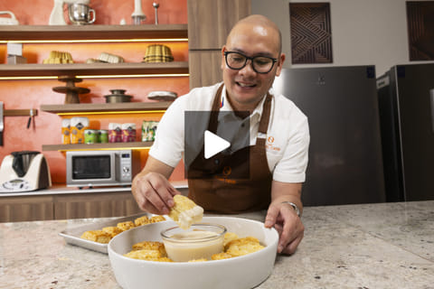 Ramadan Bites & Delights: Honey biscuits with homemade gravy to delight your guests