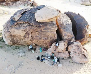 The research is based on excavations and scientific analysis conducted at the Sahout archaeological site, located on the southern edge of the Nefud Desert between the Arnan Mountains and Al Misma Mountains.
