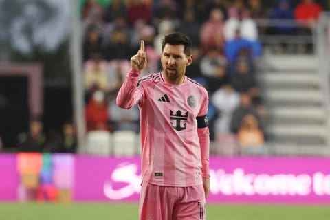 Lionel Messi has reached 900 official career goals 