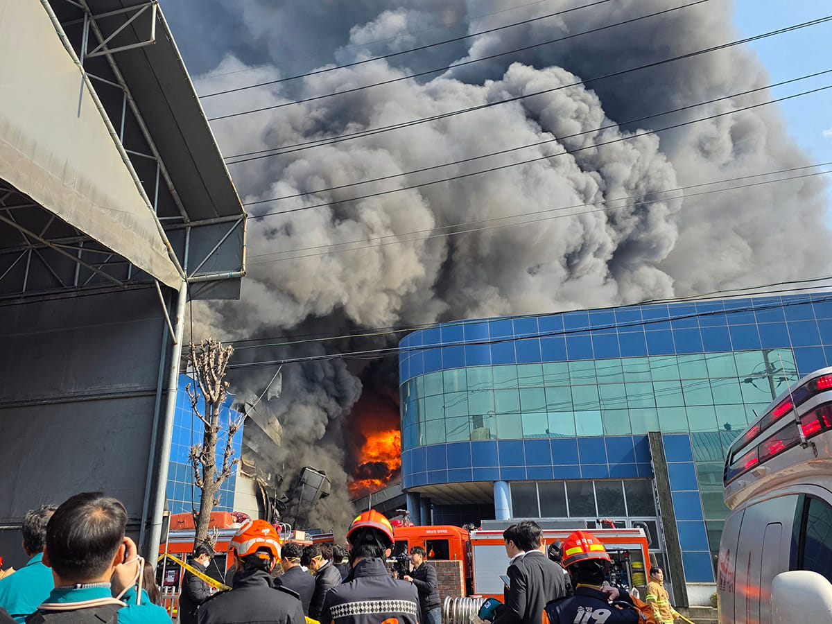 Heavy smoke rise following a fire at a car parts plant in Daejeon, in South Korea, on March 20, 2026. 