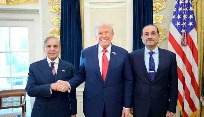 Pakistan Prime Minister Shehbaz Sharif (Left), US President Donald Trump, and Chief of Defence Forces (CDF) and Chief of Army Staff (COAS) Field Marshal Syed Asim Munir pose for a photo at the White House in Washington, on September 25, 2025. — X/@PakPMO