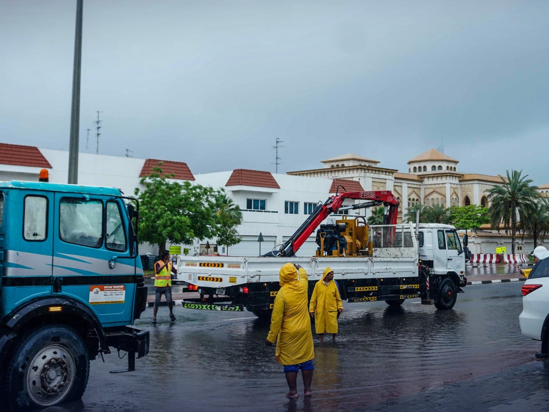 Dubai Teams continue to enhance their readiness, ensuring public safety and smooth movement across the emirate during the ongoing rainy conditions.