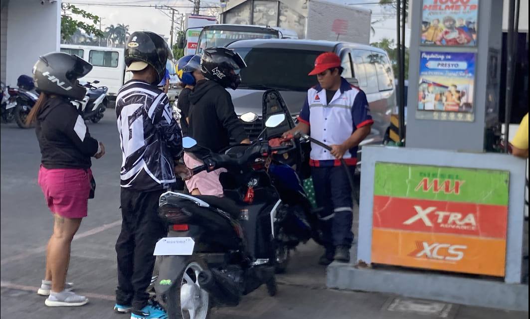 More than 95 countries have reported oil price increases since the start of the on-going Middle East war. Photo shows a scene at petrol pump in the Philippines taken on March 30, 2026.
