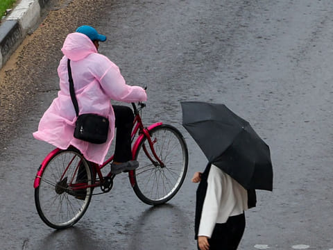 Rain showers swept across parts of the UAE, bringing cooler conditions to cities including Dubai, Abu Dhabi and Sharjah. The National Center of Meteorology (NCM) issued alerts as convective clouds triggered light to moderate rainfall, with occasional heavy bursts in some areas. 