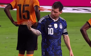 A true captain indeed: Messi chooses team over record again