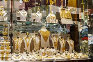 Dubai gold slips as global markets turn cautious on Hormuz tensions