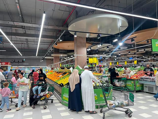 Ministry of Economy and Tourism: Daily Food Imports Normal, Strategic Reserves Strong and Price Violations Penalised