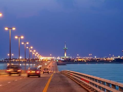 King Fahd Causeway reopens: Saudi Arabia-Bahrain bridge resumes traffic after temporary closure