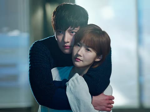 Ji Chang-wook and Park Min-young in Healer. 