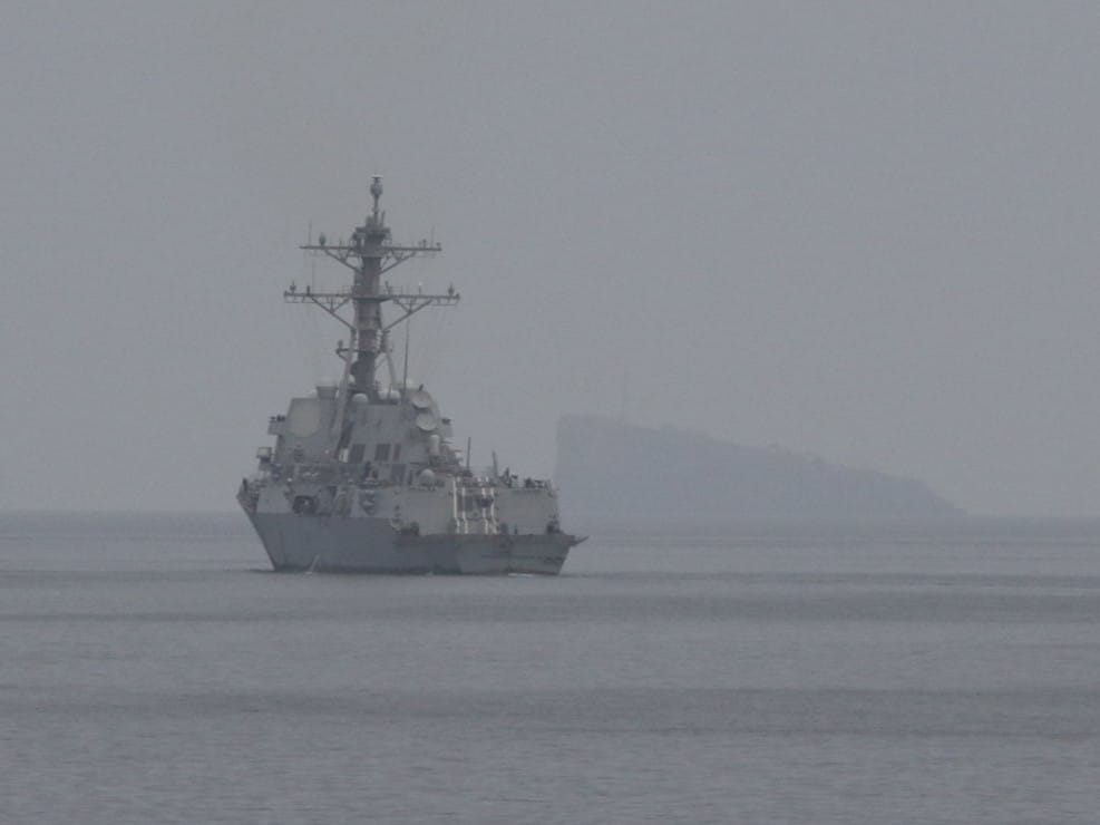 US mine-clearance mission tests fragile ceasefire and Iran’s control of strait