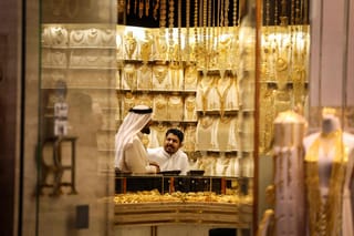 Gold slips in Dubai as Hormuz tensions and inflation fears build.