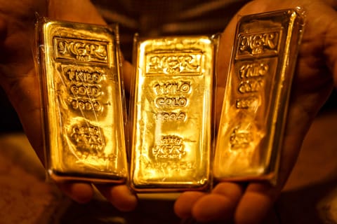Customers can manage precious metals via mobile banking app.