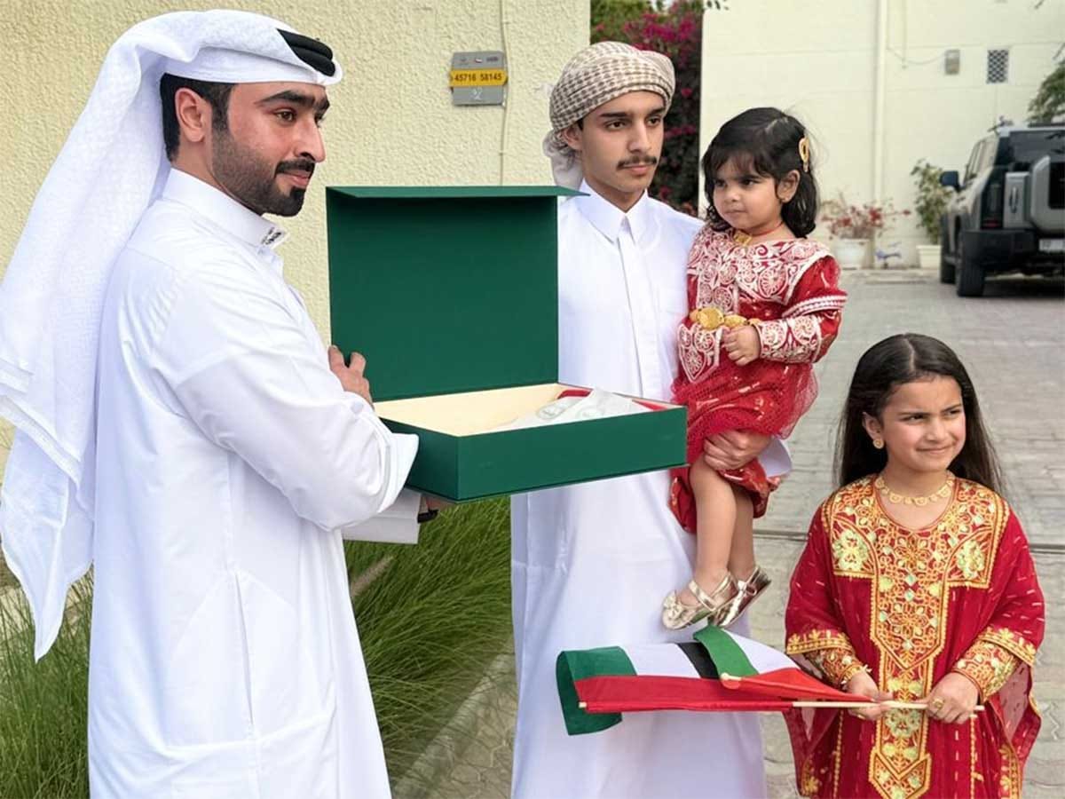 Dubai Police distribute UAE flags to boost community spirit