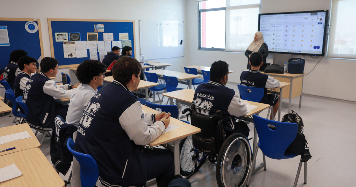 Escolas nos EAU reabrem para aulas presenciais