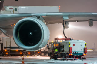 Receiving fuel from tanker