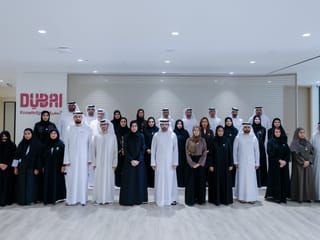 Sheikh Hamdan visits KHDA, commends education community