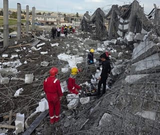 Civil defence teams rushed to the scene, managing to pull a number of workers from the rubble and recover the bodies of two workers