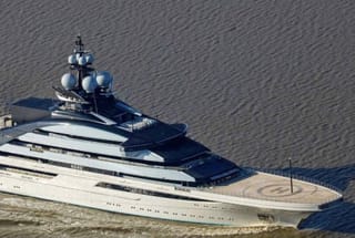 According to ship tracking data, the Russian-owned superyacht "Nord" was able to cross the Strait of Hormuz recently, apparently being allowed by the IRGC to pass safely.