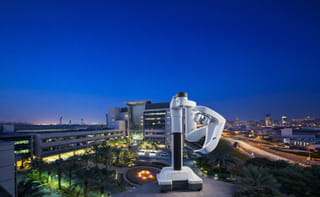 The key benefits for patients undergoing breast surgery with the da Vinci System include a virtually scar-free breast, less trauma to surrounding tissue, reduced pain, a faster recovery and optimal sensory retention