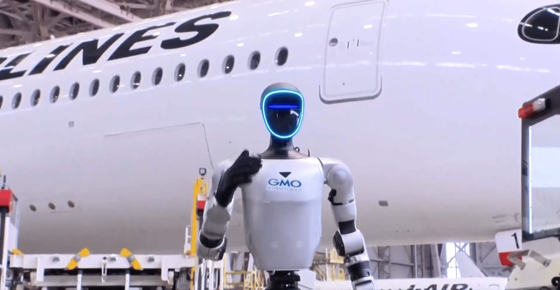 Watch: Japan Airlines brings robots to airport work