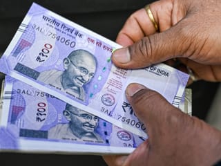 Rupee fall gives UAE expats nearly Rs26 for Dh1